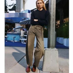 NWT ZARA barrel jeans size 6